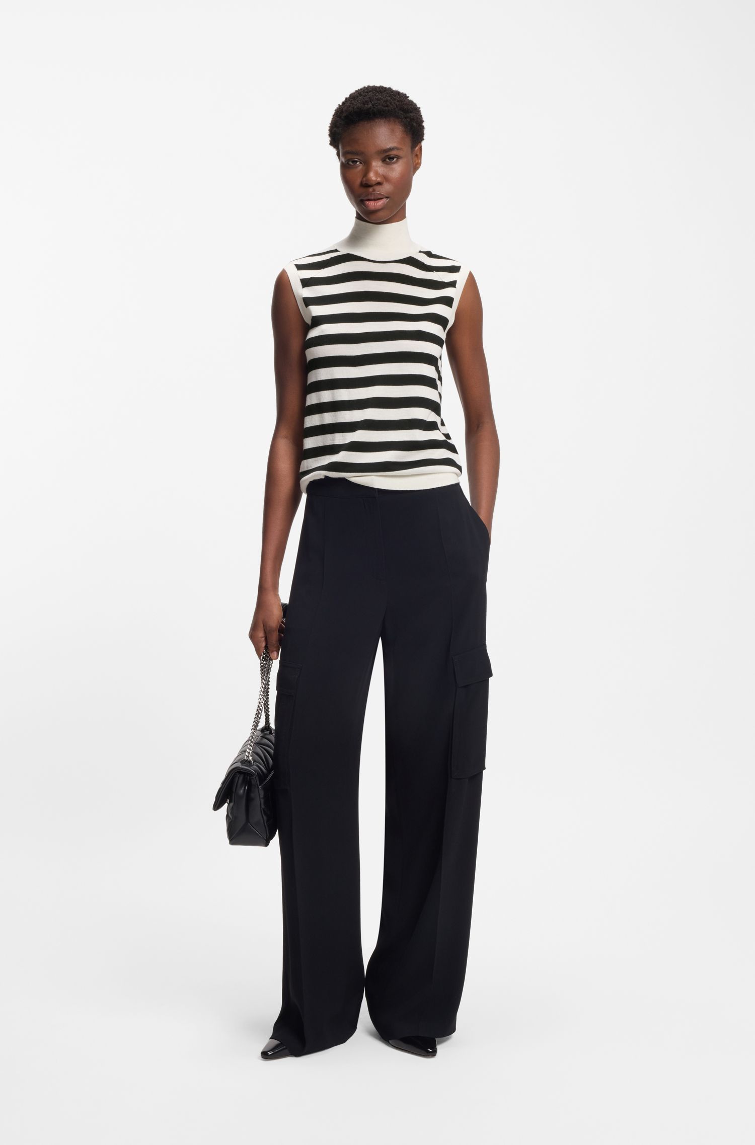 无袖高领黑白条纹衫