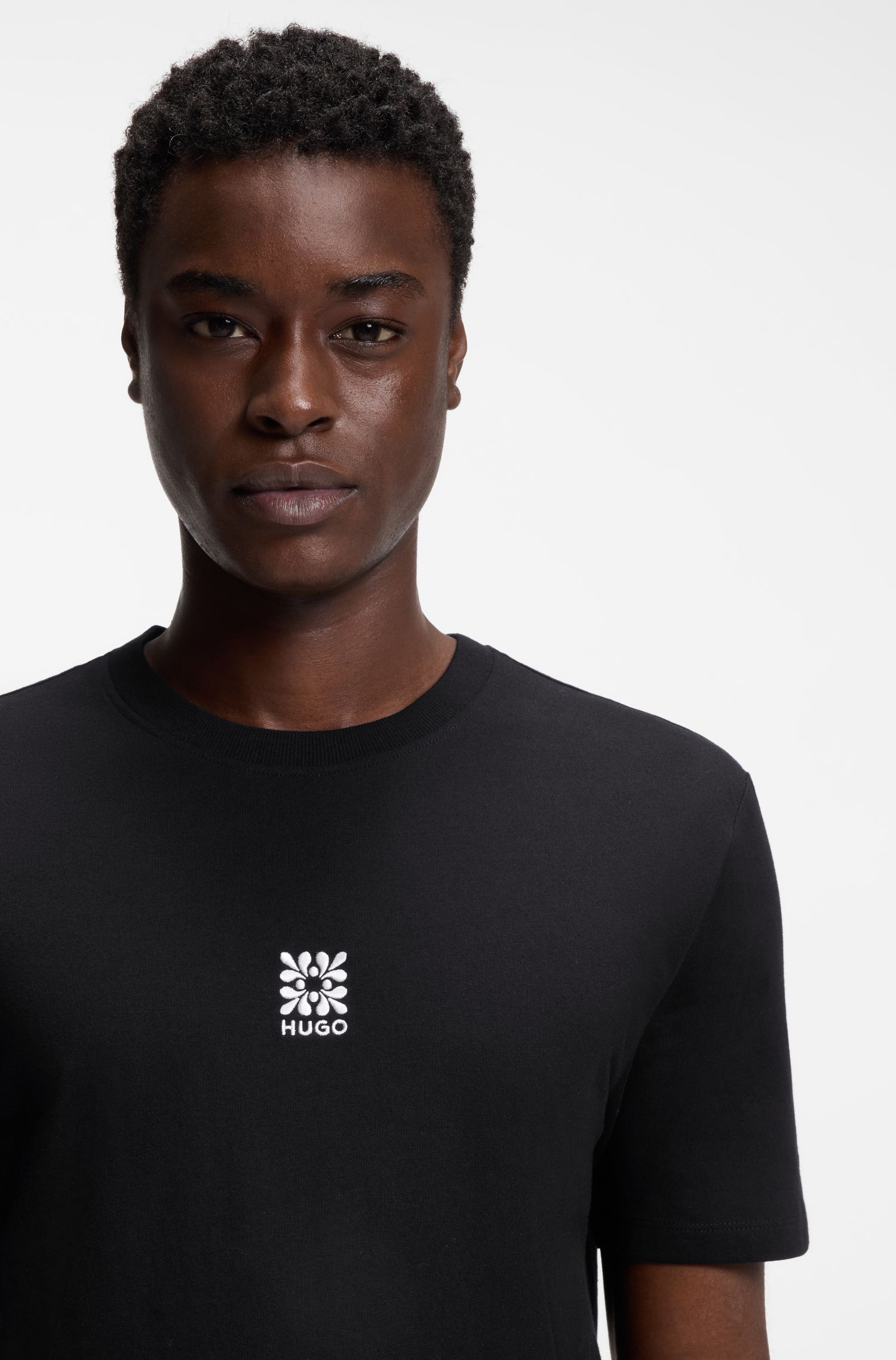 【HUGO雨果】徽标刺绣图案棉质平纹布 T 恤
