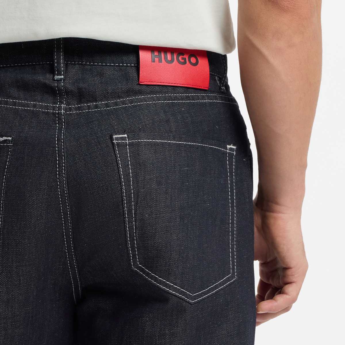 【HUGO雨果】深蓝色复古水洗锥形牛仔裤